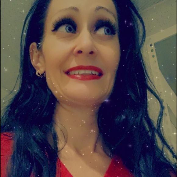 Meet your Posher,💁🏻♀️Shannon aka🙋🏻♀️Mandy! - Picture 5 of 16